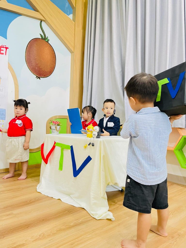 Trải Nghiệm Tuyệt Vời: Các Bé Kiwi Hoá Thân Phóng Viên Dự Báo Thời Tiết