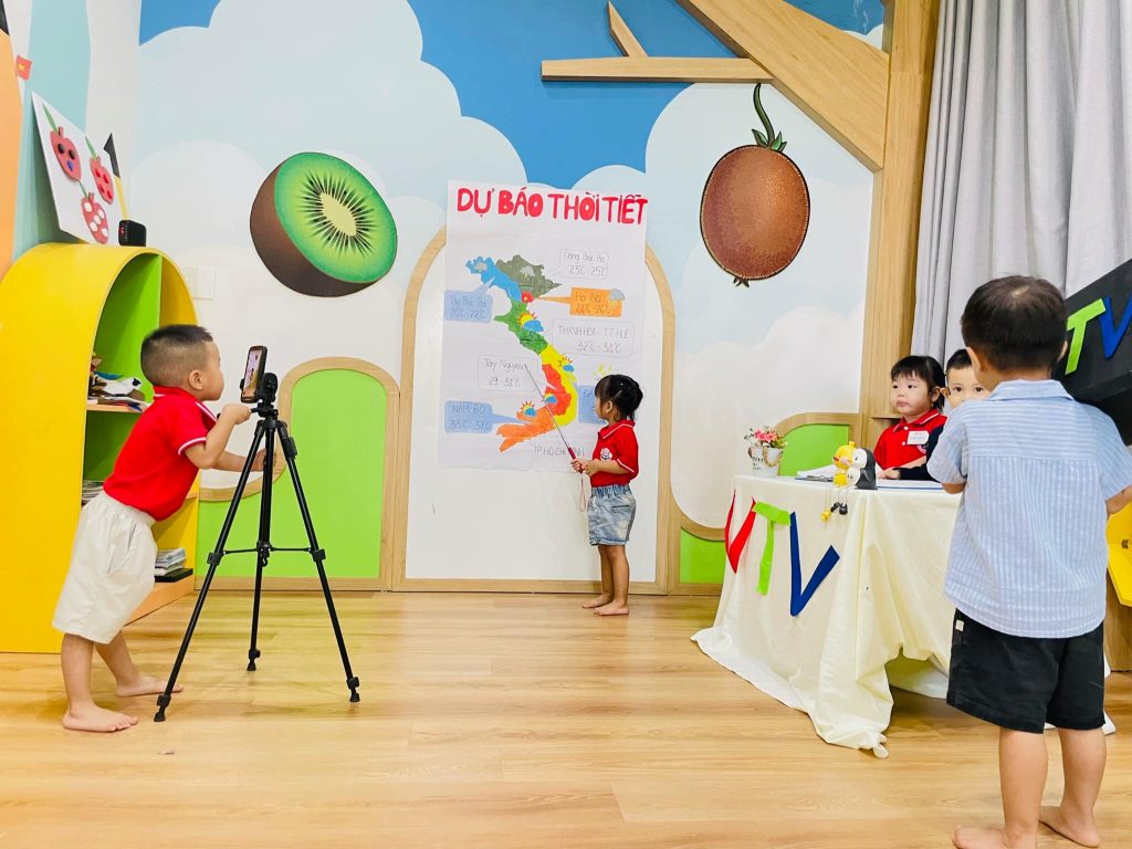 Trải Nghiệm Tuyệt Vời: Các Bé Kiwi Hoá Thân Phóng Viên Dự Báo Thời Tiết