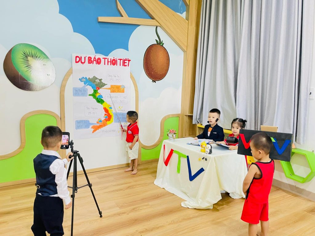 Trải Nghiệm Tuyệt Vời: Các Bé Kiwi Hoá Thân Phóng Viên Dự Báo Thời Tiết