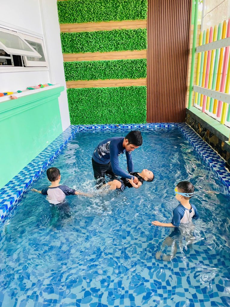 Kỹ Năng Sinh Tồn - Tầm Quan Trọng Của Việc Dạy Trẻ Biết Bơi Lội