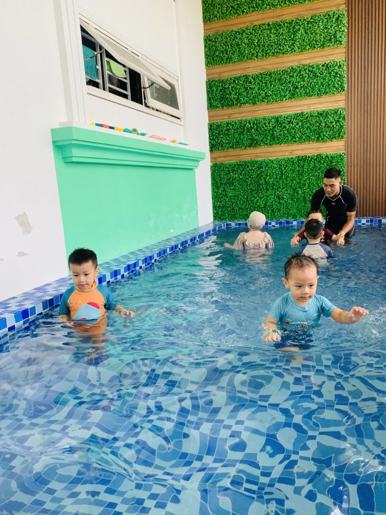 Kỹ Năng Sinh Tồn - Tầm Quan Trọng Của Việc Dạy Trẻ Biết Bơi Lội