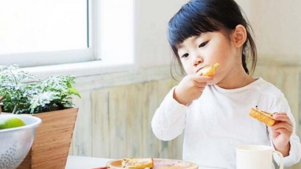 Khi Con Không Chịu Ăn Sáng – Ba Mẹ Ơi, Đừng Vội Giận