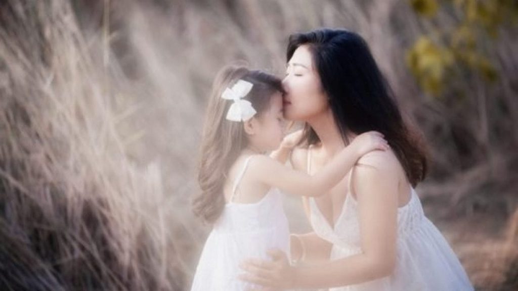 Mẹ Ơi, Mình Gần Nhau Hơn Mỗi Ngày Nhé!