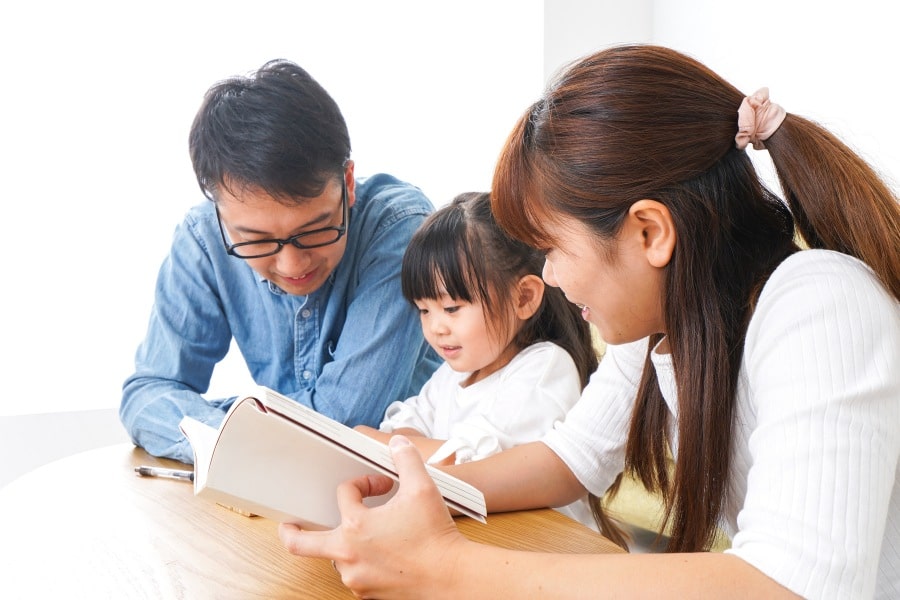 Dạy Con Giao Tiếp Bằng Cảm Xúc – Bí Quyết Ứng Xử EQ Ngay Từ Lớp Mầm Non