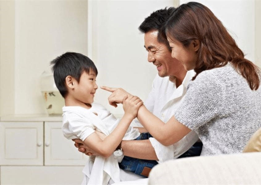 Lời Nói Nuôi Dưỡng Tâm Hồn – Khi Cha Mẹ Dạy Con Bằng Yêu Thương