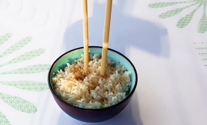 Cách Cư Xử Trên Bàn Ăn – Tấm Gương Phản Chiếu Sự Giáo Dục Của Một Đứa Trẻ