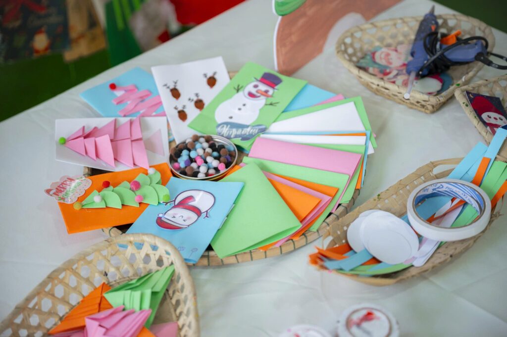 Merry Christmas - Giáng Sinh Ấm Áp & Rực Rỡ Tại Gia Linh FNG