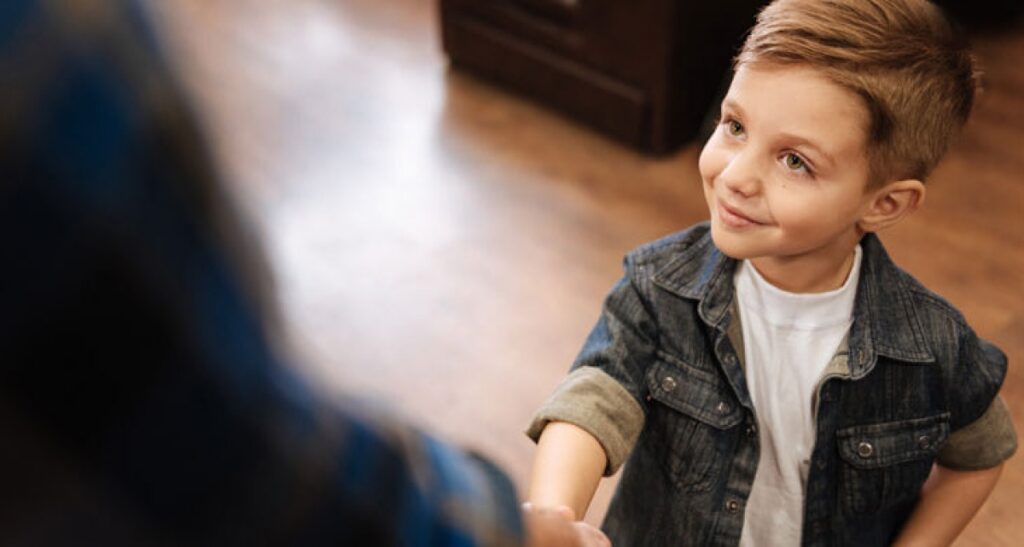 Làm Con Trai Lớn Lên Mạnh Mẽ Và Tử Tế: 9 Điều Nhất Định Cha Mẹ Nên Dạy Từ Tuổi Mầm Non