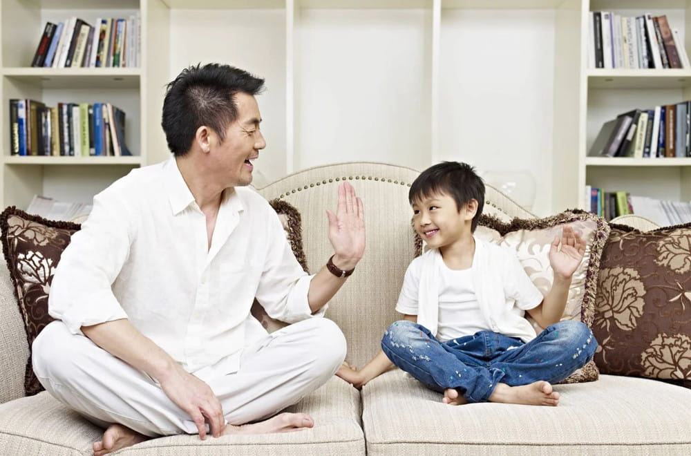 Khen Con Sao Cho Đúng? 5 Nguyên Tắc Vàng Giúp Trẻ Tự Tin Và Ham Học