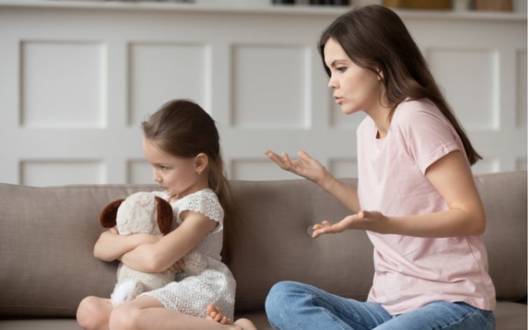 Khắt Khe Có Làm Trẻ Ngoan Hơn? Sự Thật Phía Sau Những "Bức Tường" Câm Lặng