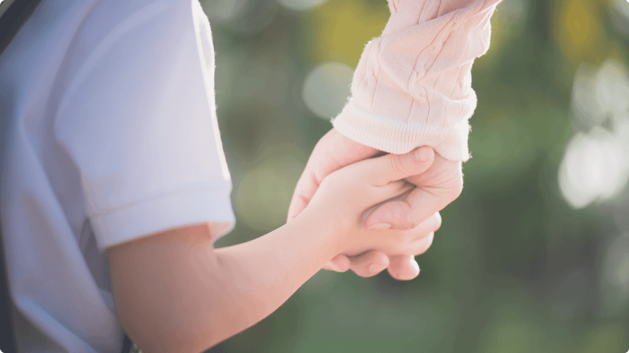 Khắt Khe Có Làm Trẻ Ngoan Hơn? Sự Thật Phía Sau Những "Bức Tường" Câm Lặng